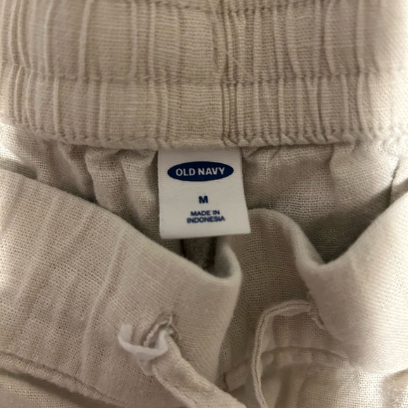 Old navy khaki shorts - Picture 2 of 2